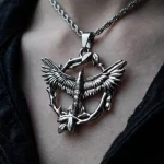گردنبند پرنده و سیم‌خاردار 🕊️⛓️