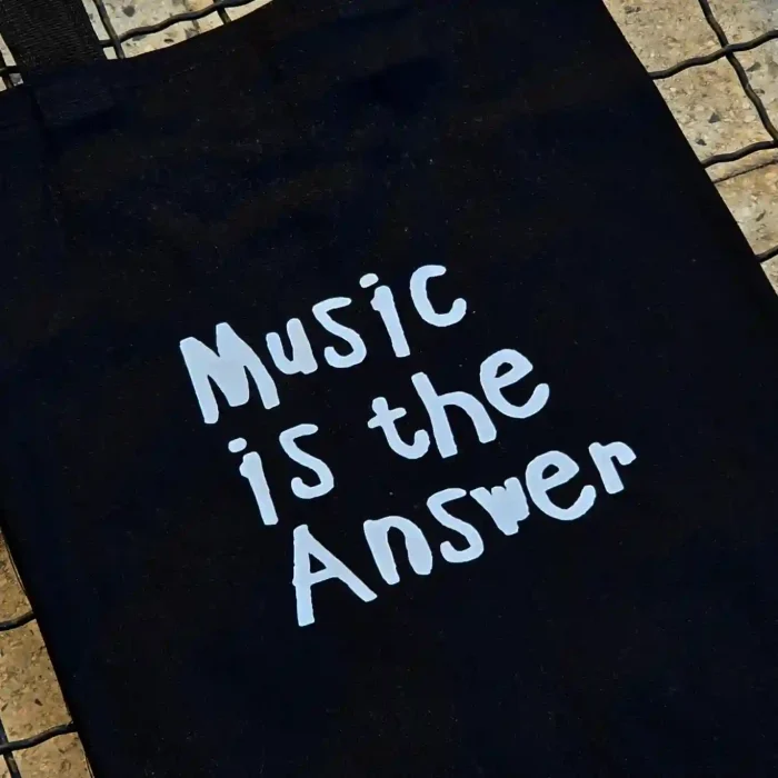 توت بگ پینترستی مشکی | Music Is The Answer 🎧🖤