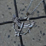 گردنبند پرنده و سیم‌خاردار 🕊️⛓️