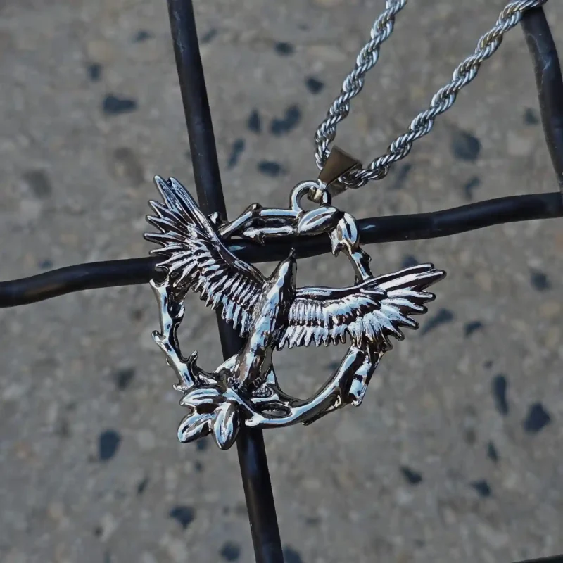 گردنبند پرنده و سیم‌خاردار 🕊️⛓️
