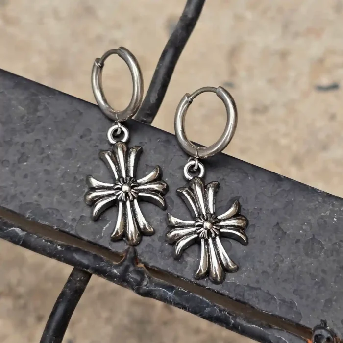 پیرسینگ | گوشوراه | جفت | کروم هارتز | Chrome Hearts